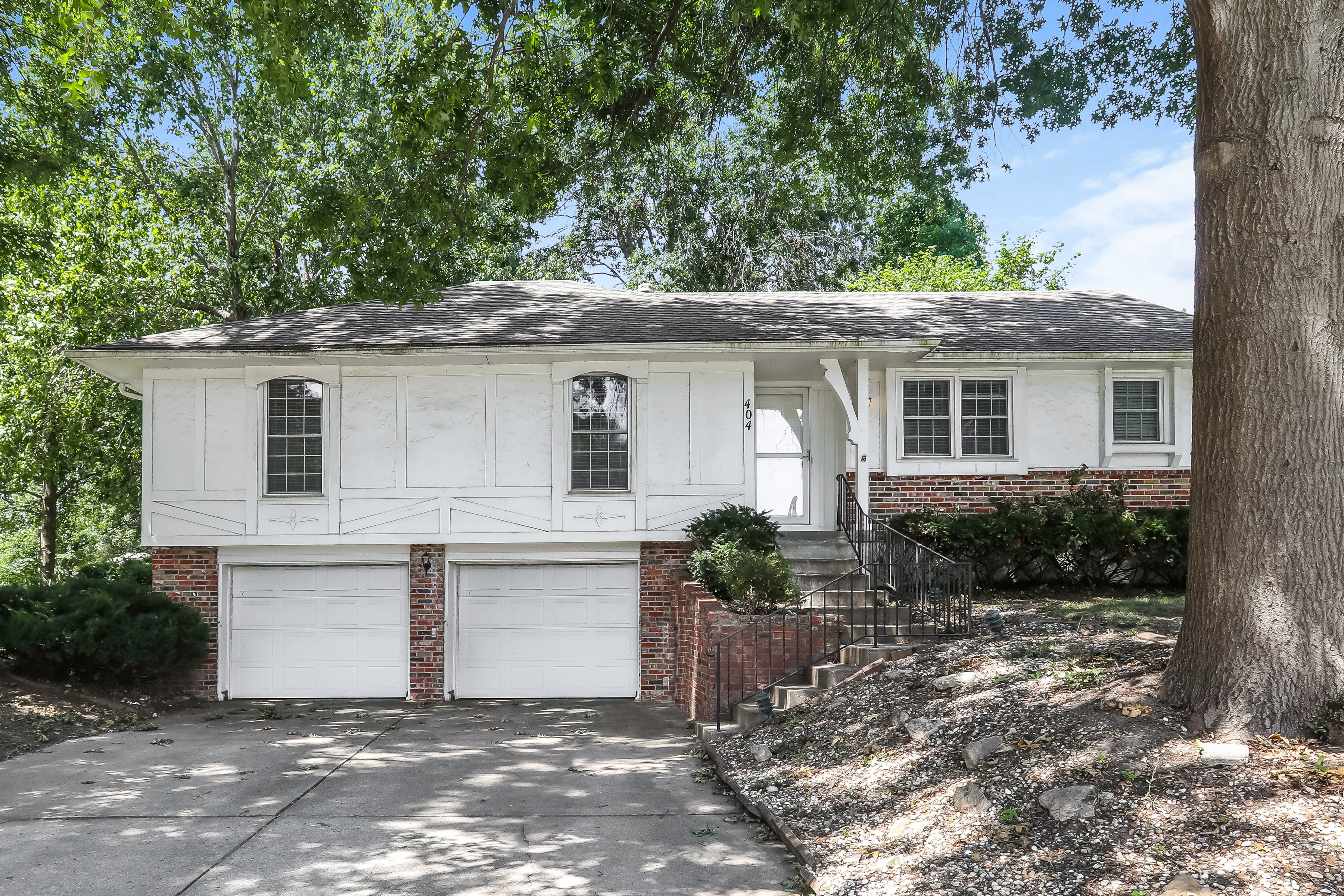 404 Meadow Ln Raymore, MO 64083